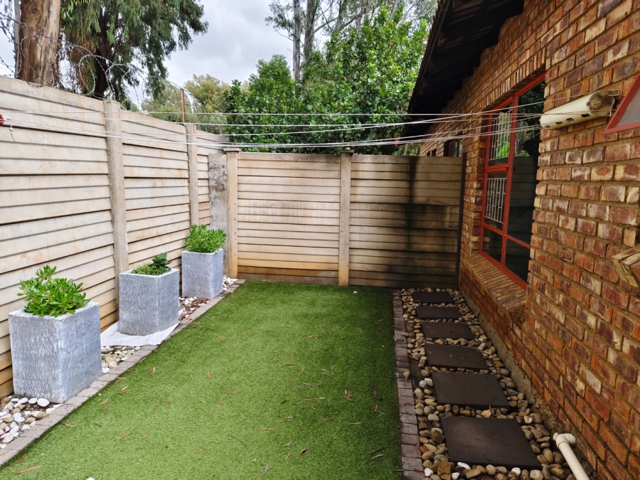 2 Bedroom Property for Sale in Langenhovenpark Free State